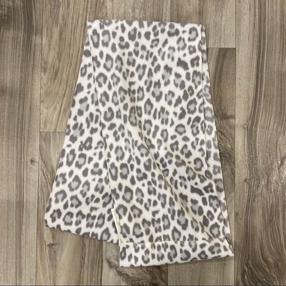 Old Navy Infinity Scarf BRAND NEW w/ TAG Animal Print on Cream Super‎ Soft - Picture 3 of 6